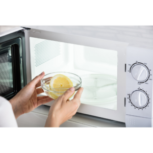 How to clean your microwave oven with lemon?