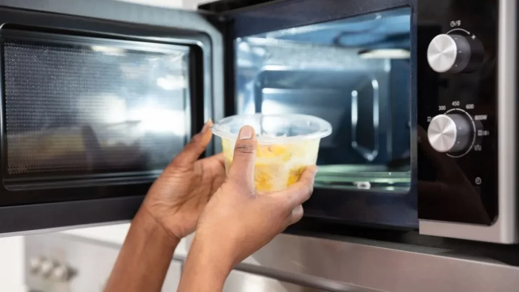 Can You Use Plastic Container In Microwave? Should You?